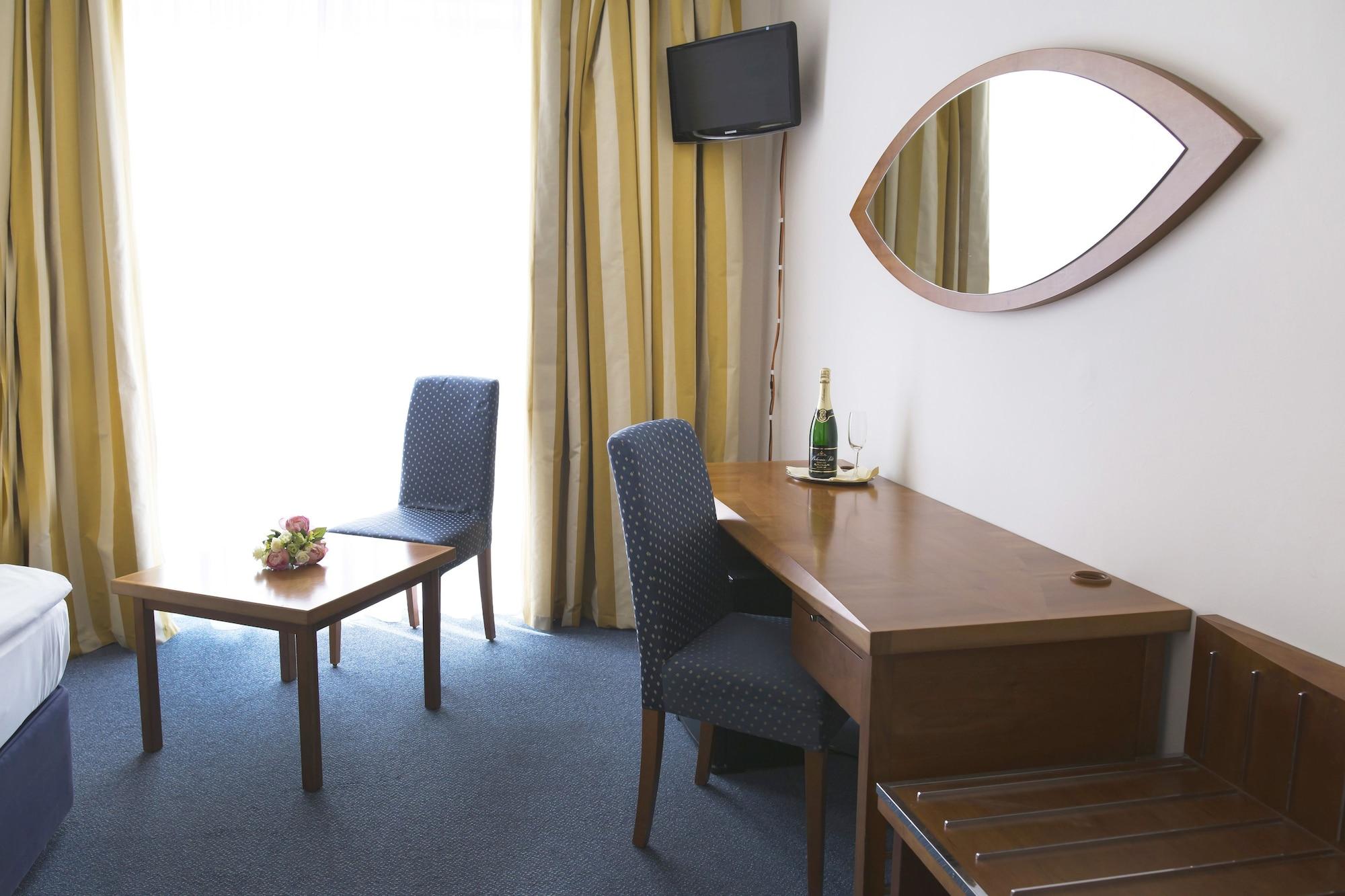 Hotel Marttel Karlsbad Buitenkant foto