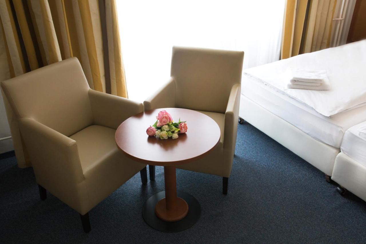 Hotel Marttel Karlsbad Buitenkant foto