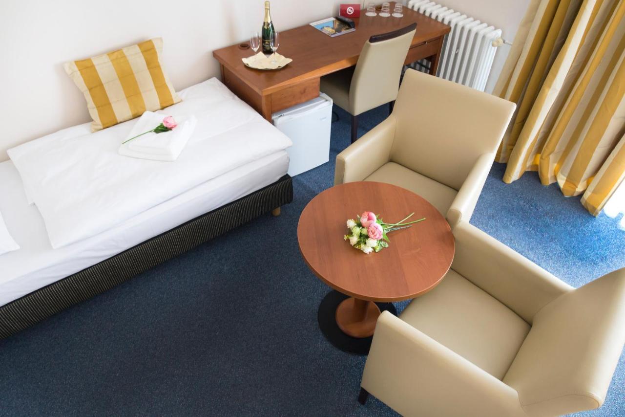 Hotel Marttel Karlsbad Buitenkant foto