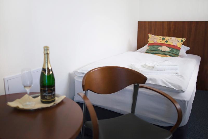 Hotel Marttel Karlsbad Buitenkant foto