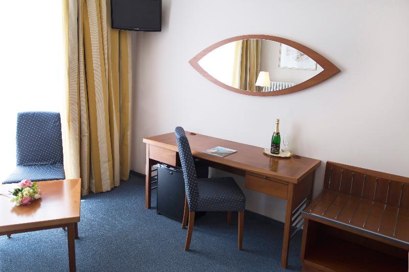 Hotel Marttel Karlsbad Buitenkant foto